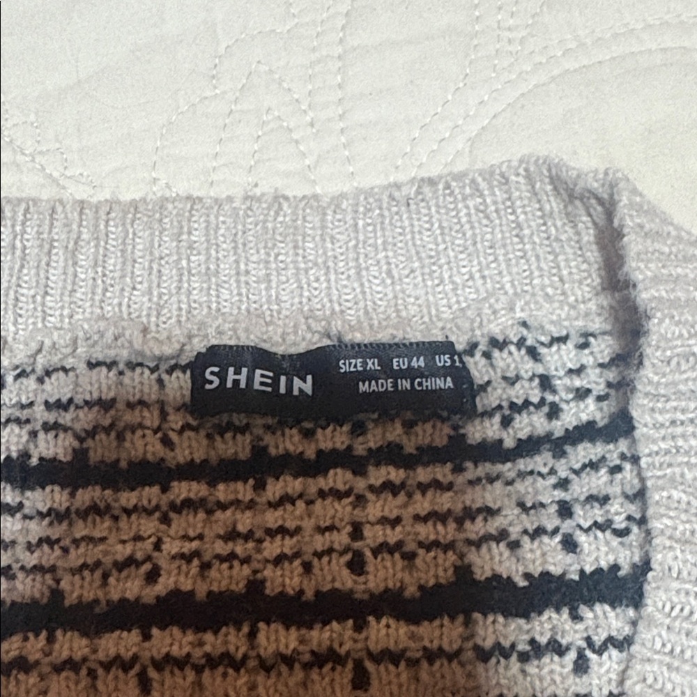 SHEIN Black and Cream Plaid Cardigan - Picture 2 of 2